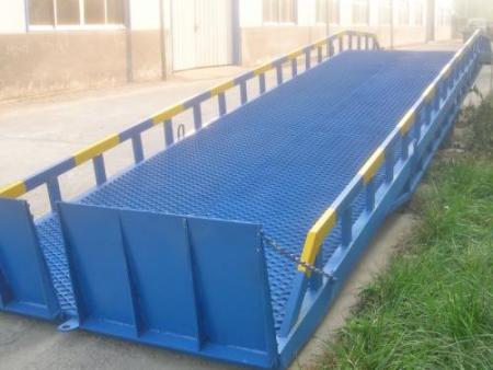 移動式(shi)登車橋(qiao)多少錢(qian)-西安移(yi)動式登(deng)車橋多(duo)少錢